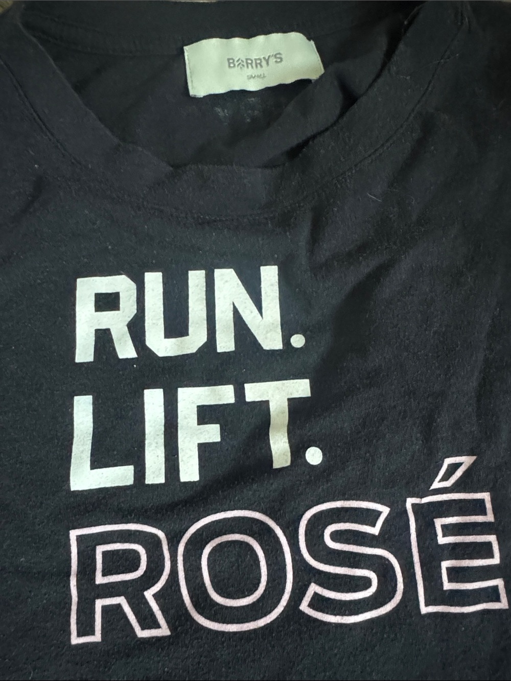 Cropped Graphic Muscle Tank - Black RUN. LIFT. ROSÉ - Picture 2 of 5